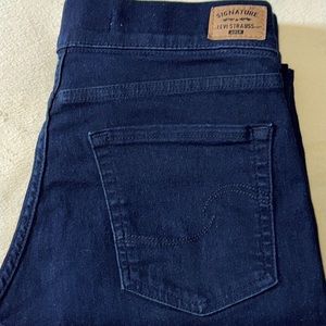 Levi Strauss Signature Gold Pull-On Skinny Jeans Totally Shaping Sz 8M - W29 L30